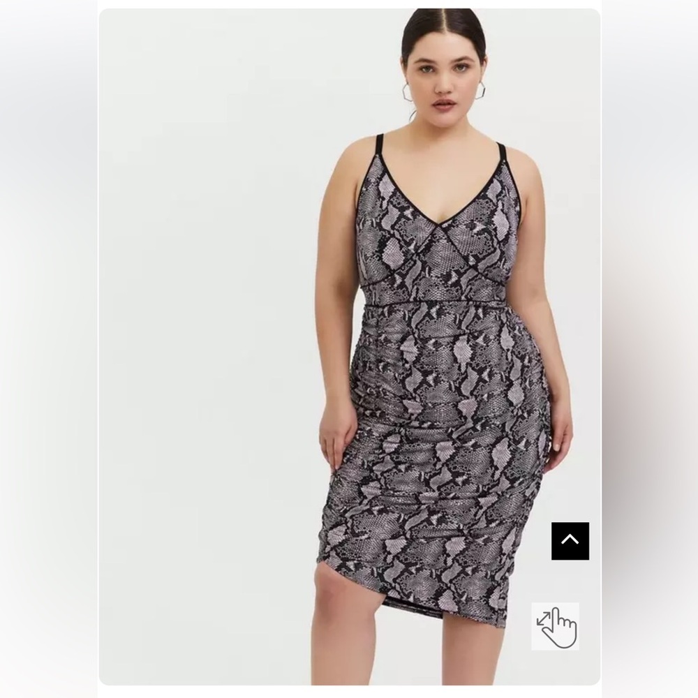 Torrid Mauve Pink Snakeskin Print Studio Knit
Ruched Bodycon Dress 3X